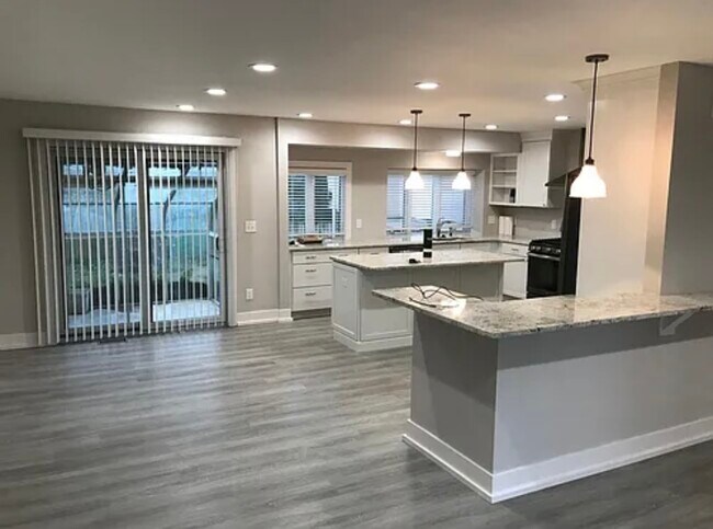 Building Photo - 2866 Baylis Dr