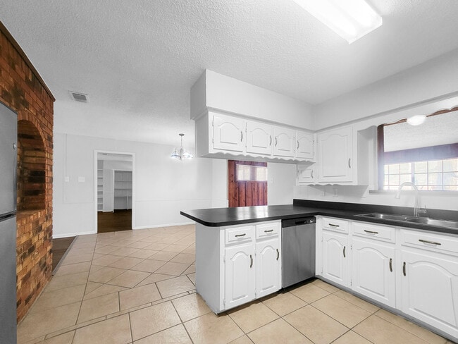 Building Photo - 110 Bailey Dr