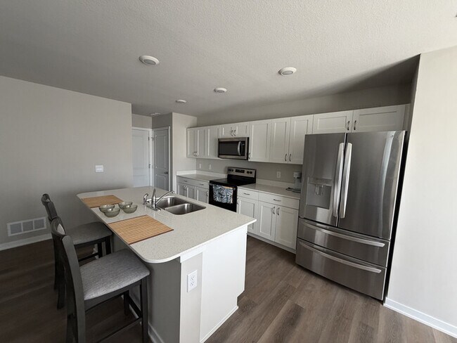 Building Photo - 2486 SE Morningdew Dr