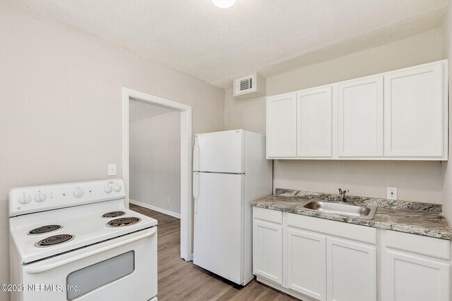 Foto del edificio - 3329 Gilmore St