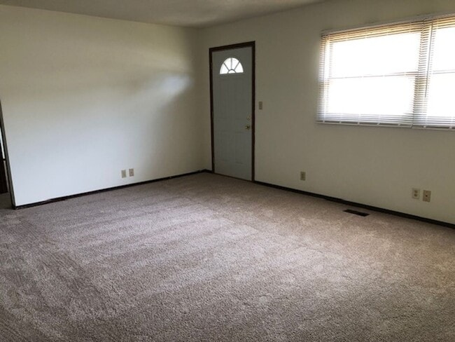 Building Photo - Two-Bedroom, One-Bath House