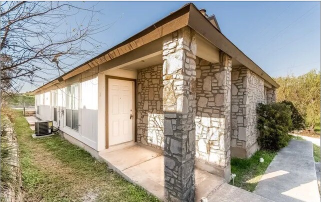 Building Photo - 8455 Cranberry Hill