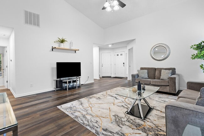 Building Photo - 13847 Catalina Dr