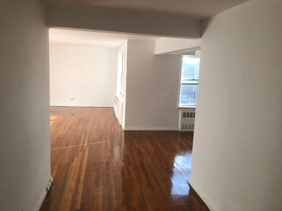 Foto principal - 144-30 Roosevelt Ave