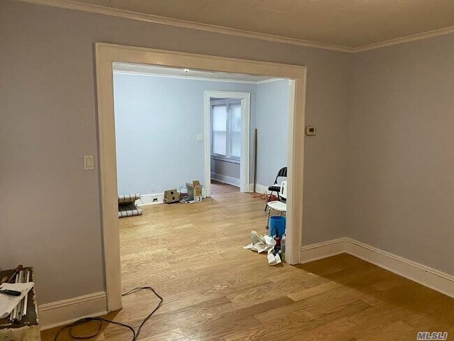 Foto del edificio - 94-02 Francis Lewis Blvd