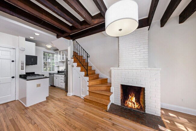 Photo - 1 Pomander Walk NW House