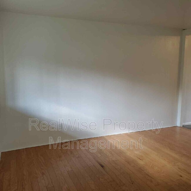 801 Ashland St Unit 4, Ashland, OR 97520 Condo for Rent in Ashland, OR