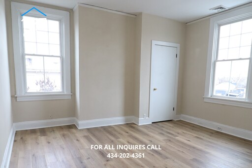 Building Photo - Spacious 3BR Apartment with Central Air, Off-Street Parking & Minutes to Downtown Lynchburg