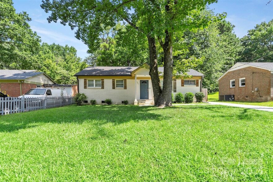 Foto principal - 2521 Dora Dr