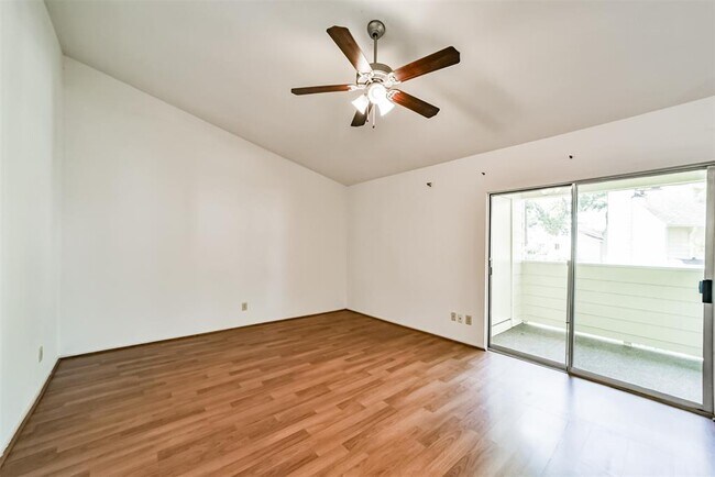 Foto del edificio - 14555 Wunderlich Dr