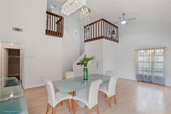 Foto del edificio - 1356 NW 125th Ter