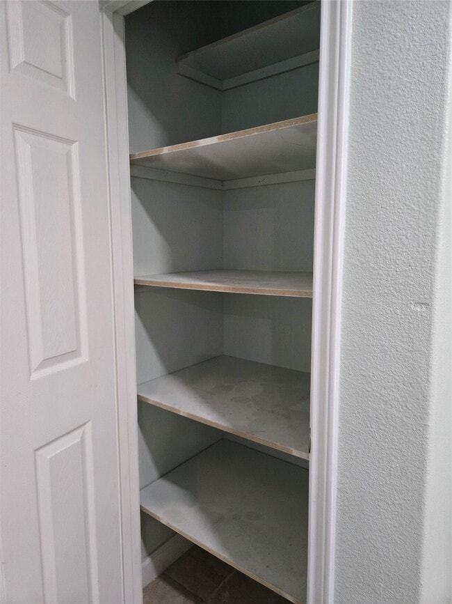 Building Photo - 22061 Russell Dr