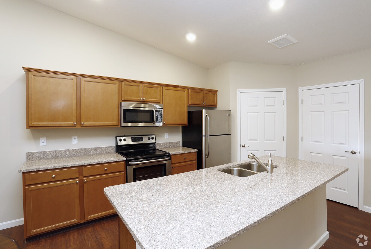 Redwood Westfield Hamilton Way Apartments in Westfield, IN