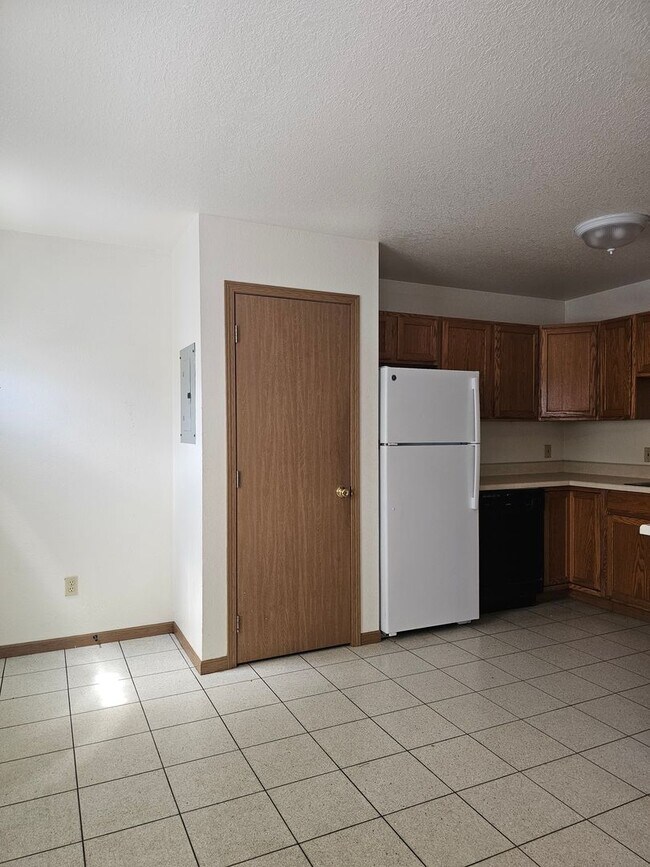 Foto del edificio - Three Bedroom Two Bath Townhouse