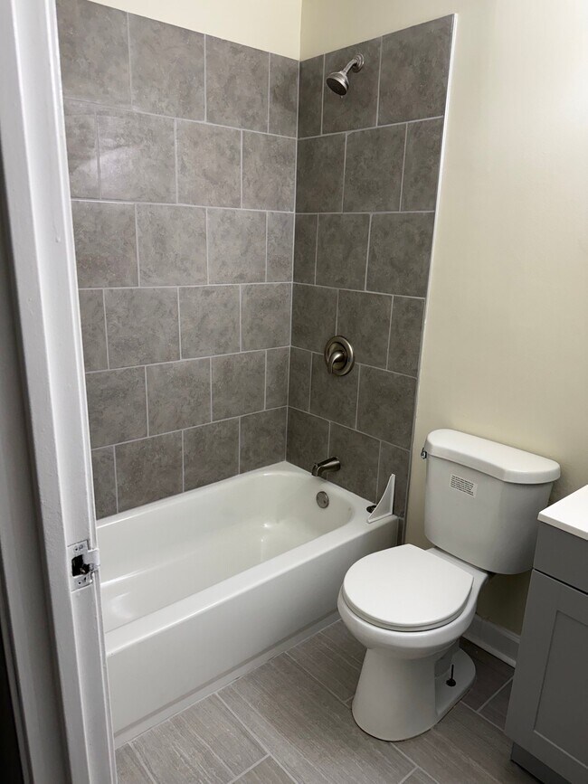 Foto del edificio - 327 Hawthorne Cir
