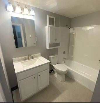 Building Photo - 949 Main St