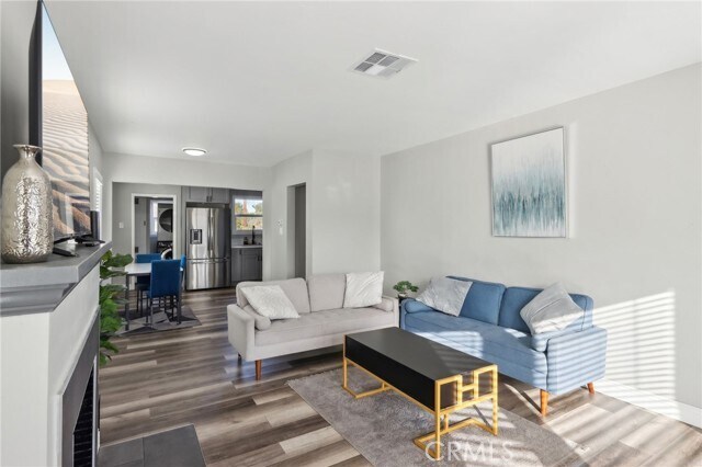 Foto del edificio - 821 Lombard Dr