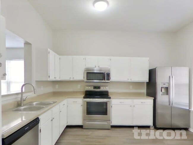 Foto del edificio - 484 Brookstone Dr