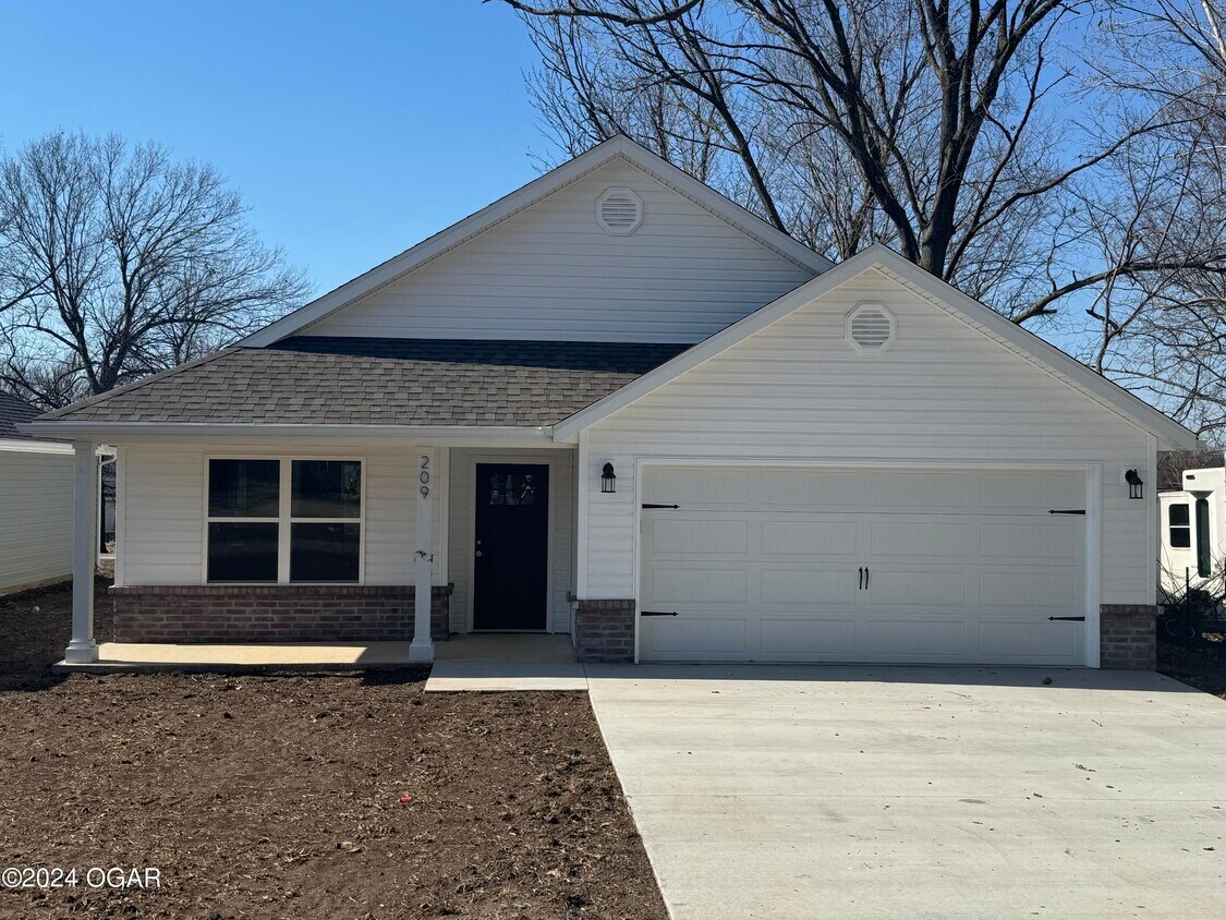 209 Munson St, Oronogo, MO 64855 Condo for Rent in Oronogo, MO