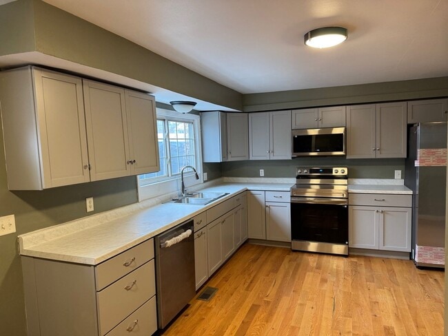 Building Photo - 1930 Baird St