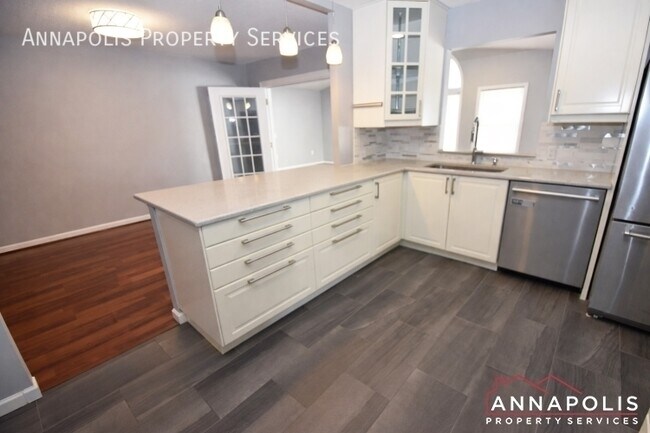 Building Photo - 1027 Springhill Way