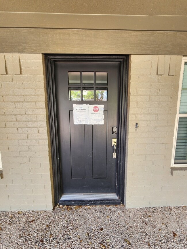 Building Photo - 4 bed 2 1/2 bath home, 2 car garage!