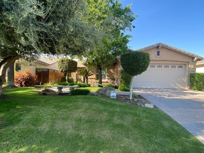 Building Photo - Gated Community of Grand Island in Seven Oaks 2 BD 2 BA Gorgeous House