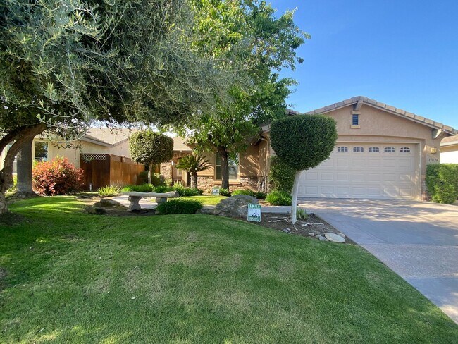 Foto del edificio - Gated Community of Grand Island in Seven Oaks 2 BD 2 BA Gorgeous House