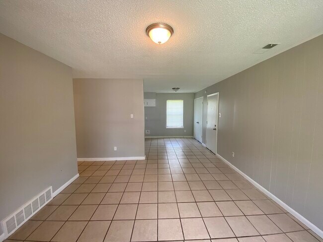 Foto del edificio - 5168 Corkwood Dr