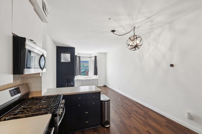 Building Photo - 144 Langton St