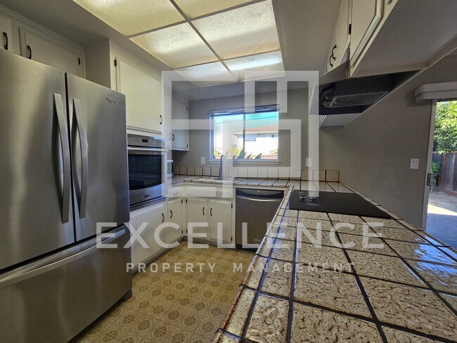 Photo - 2 Story 4/2 + Office, Hwf, Pets Negotiable... House