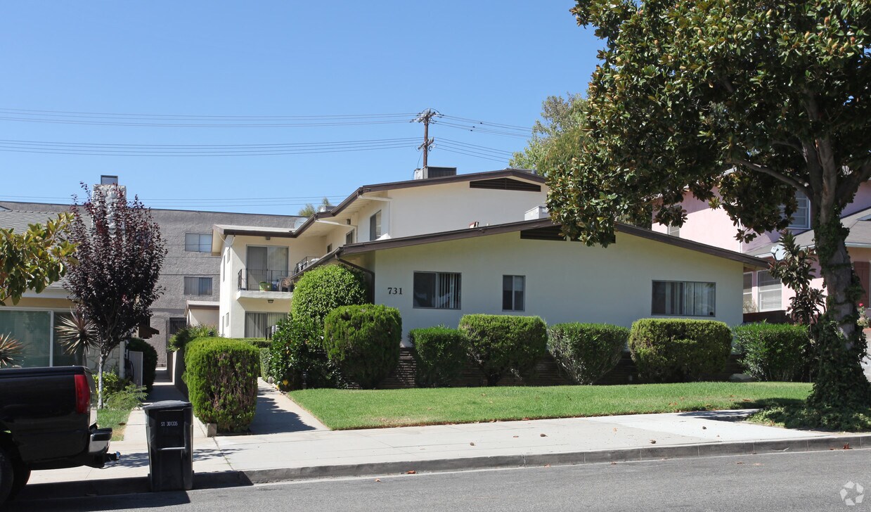Primary Photo - 731 E Magnolia Blvd