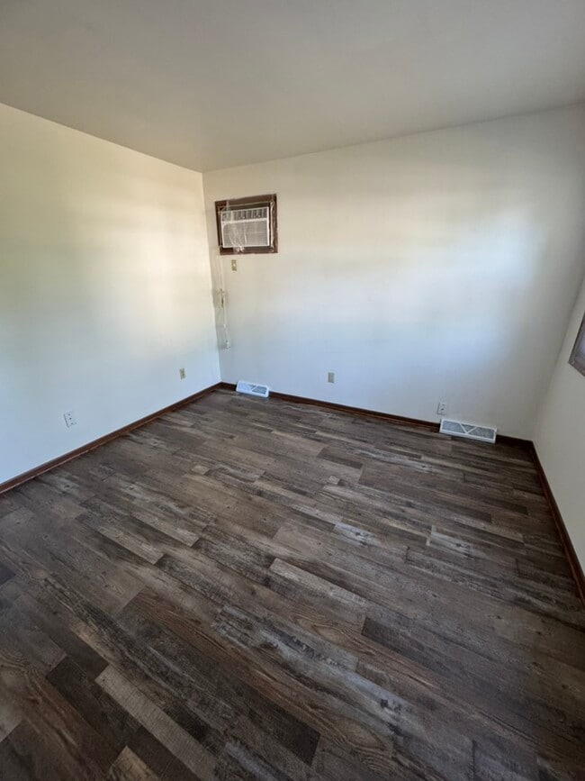 Living room - 1618 Oak St