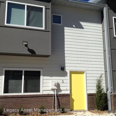 Primary Photo - 1337 N Oakland Ave