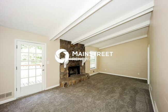 Building Photo - 3 Bedroom Pet-Friendly Home in RIVERDALE, ...