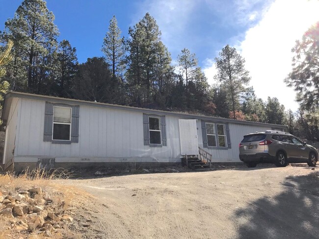 Foto del edificio - Mountain Living. 3 bedroom 2 bath home in Pecos, NM.