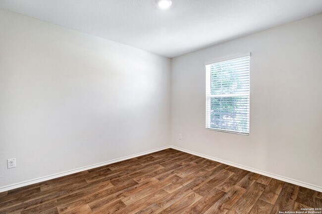 Foto del edificio - 2850 Lindenwood Run
