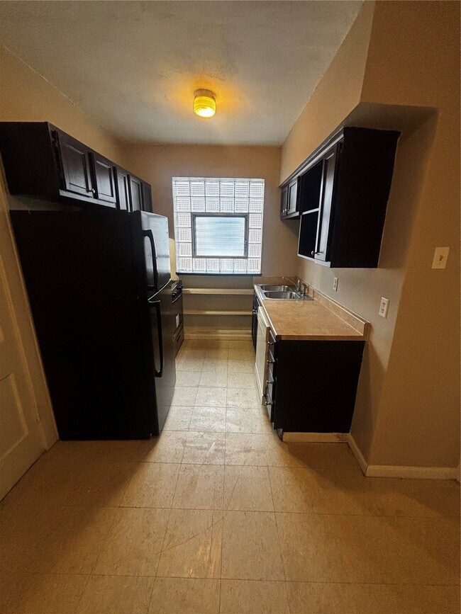 Foto del edificio - 5043 Alaska Ave