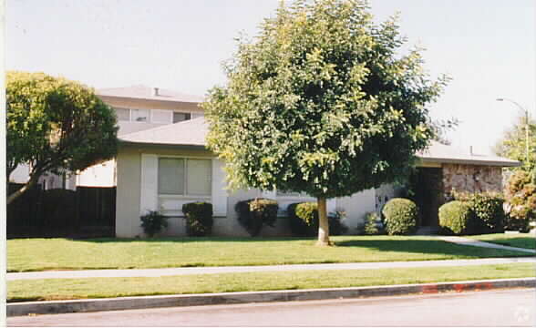Building Photo - 1301 Castlemont Ave