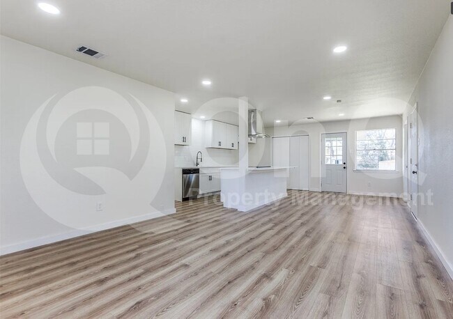 Foto del edificio - 1207 Crestridge Dr