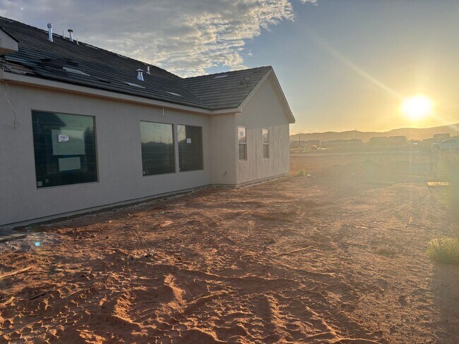 Building Photo - 2798 E Rosedale Dr