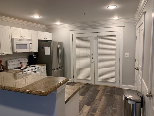 Foto del edificio - 1725 Harvey Mitchell Pkwy S