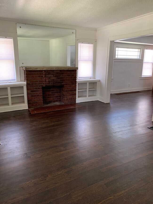Building Photo - Beautiful 3 Bedroom Home