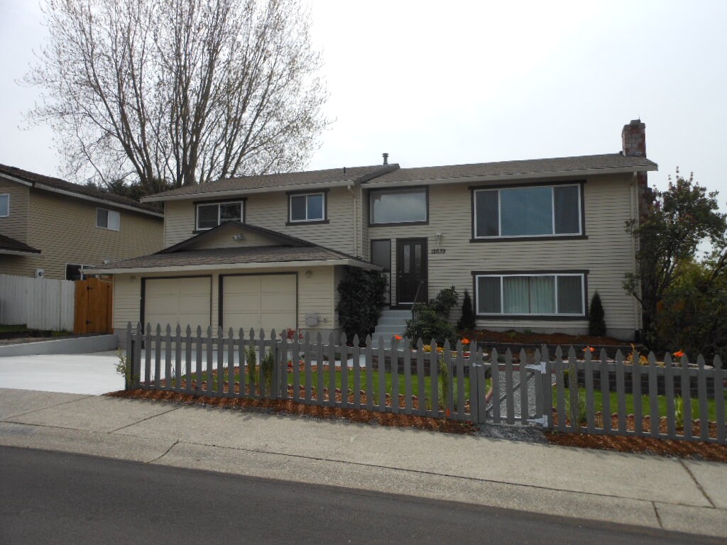 front yard - 12639 NE 133rd Pl