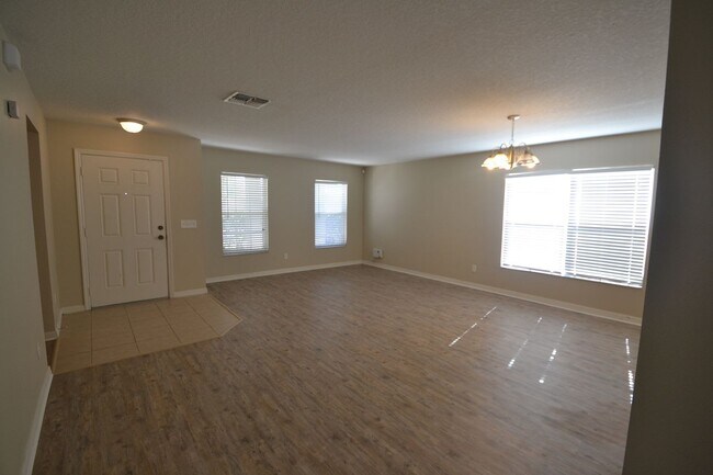 Building Photo - 747 Flower Fields Ln