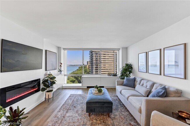 Foto del edificio - 12700 Lake Ave