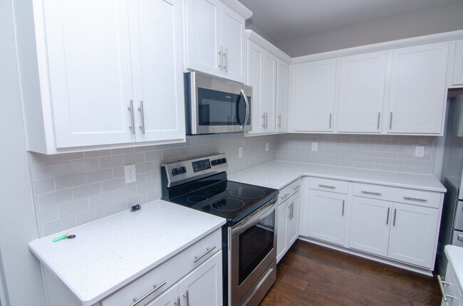 Foto del edificio - Stunning Condo with Garage space