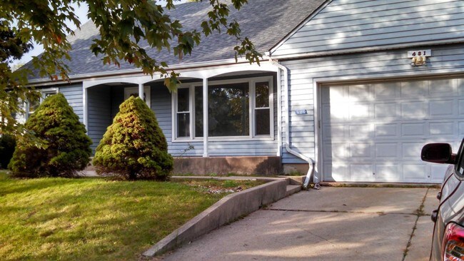 Building Photo - 1S481 Wainwright Rd