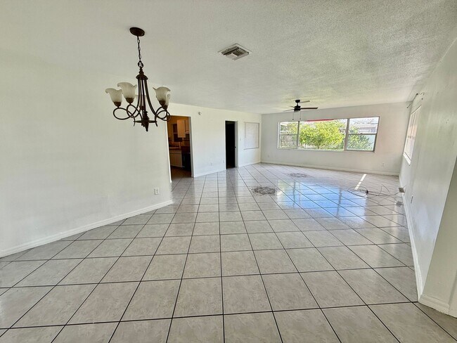 Foto del edificio - SKY LAKE 3 Bed / 2 Bath