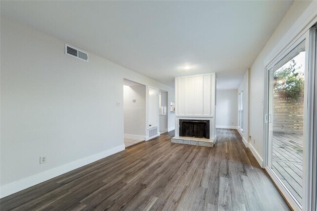 Building Photo - 700 Ramble Ln